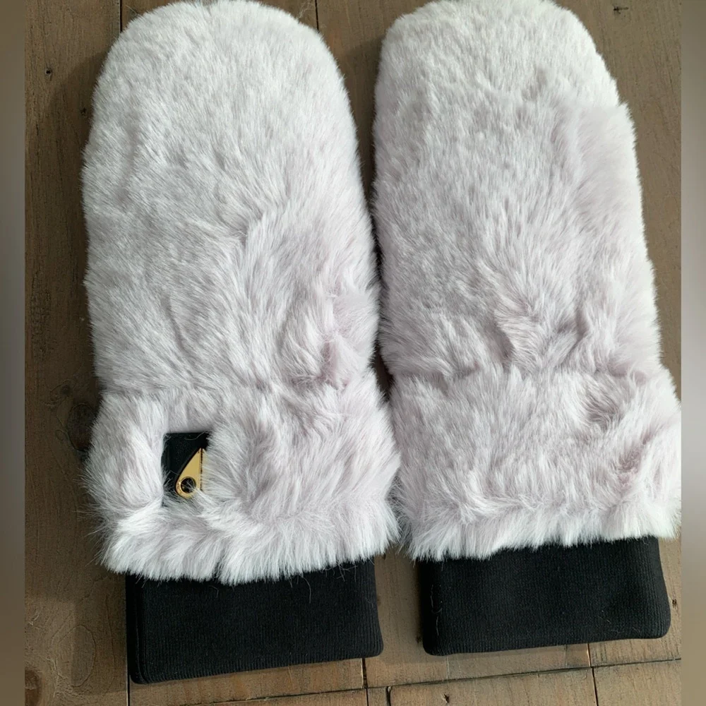 Moose Knuckles Cheever mittens lilac hint NWT
